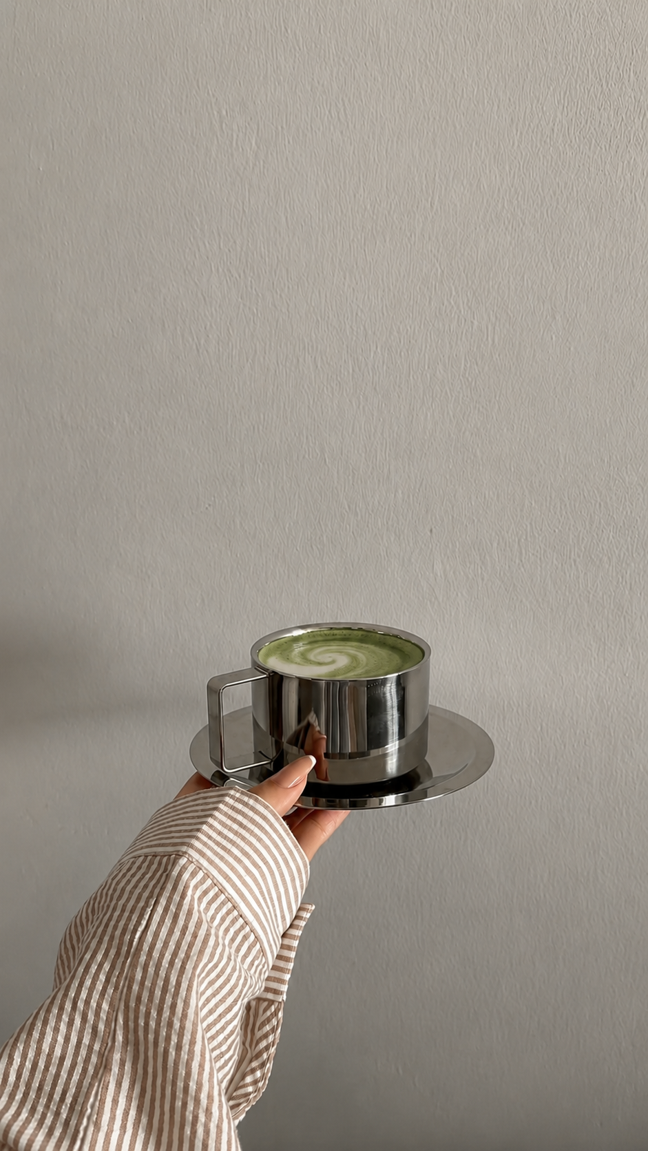 Prepared matcha latte made with ORTEANA Matcha + Mulberry Leaf.